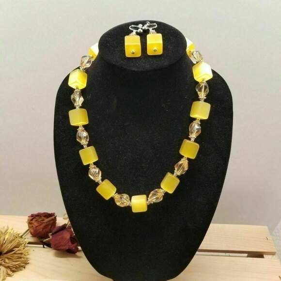 Vintage Yellow Moonglow Cube Necklace & Earring Set – 22" Retro Jewelry - Picture 2 of 10